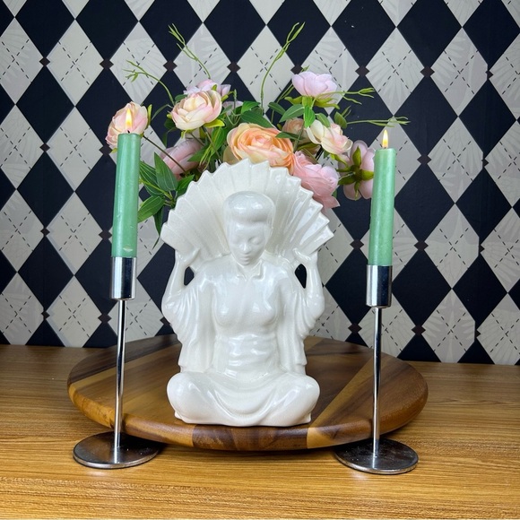 Large Flower Vase Japanese Porcelain Seated Figure With Fan-Form Opening 10” - Picture 15 of 17